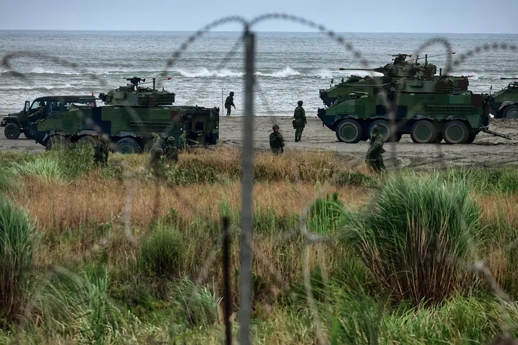漢光演習昨在新北市八里區、台北港和淡水河口執行「聯合反登陸作戰操演」。林林攝