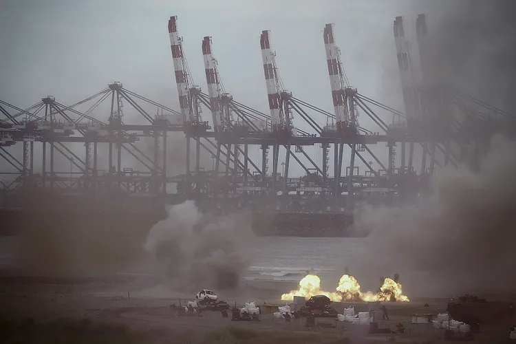 八里反登陸作戰，模擬共軍搶灘八里海灘、台北港，打算直取台北中樞。林林攝