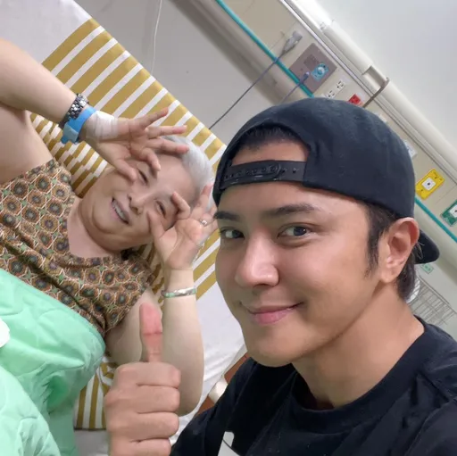 羅志祥64歲媽媽病房畫面曝光 她俏皮比OK要大家放心