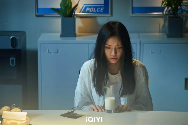 星女郎林允飾演案件受害人趙尋。愛奇藝國際站提供