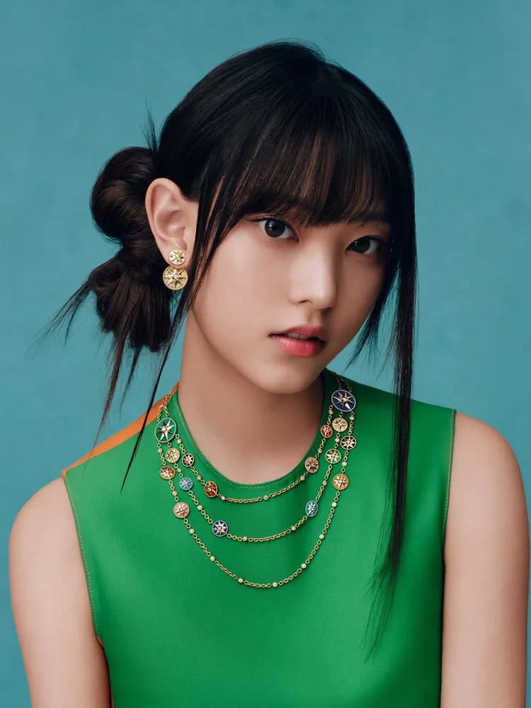 Haerin所示範的雙層式圓章耳環，是Rose des Vents系列下推出的新作。品牌提供