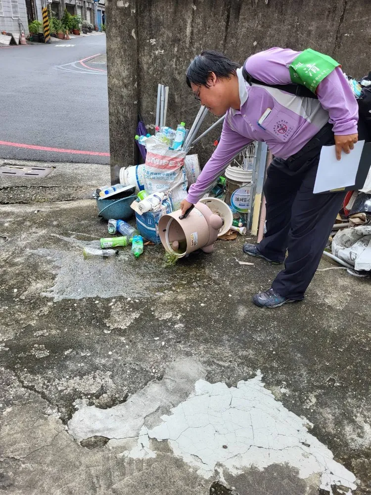 市府動員社區力量強力孳清及巡檢。市府提供