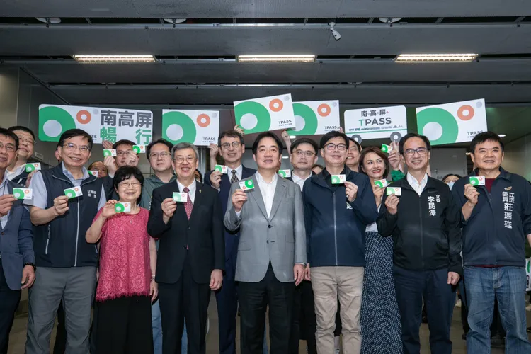 「南高屏TPASS通勤月票」上線記者會。總統府提供