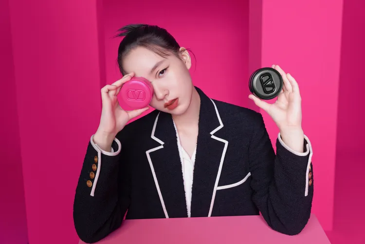 許曦文相當喜愛VALENTINO Beauty的高訂輕透氣墊粉餅。品牌提供