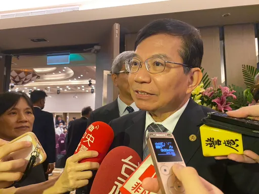 立委不滿隔熱紙透光率僅納管計程車 王國材:天熱會影響大家生活