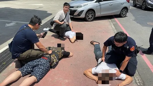 為3萬賭債竟擄走情侶檔！男跳車喊救命　警「剪車」救人！從被害女包包搜出這東西