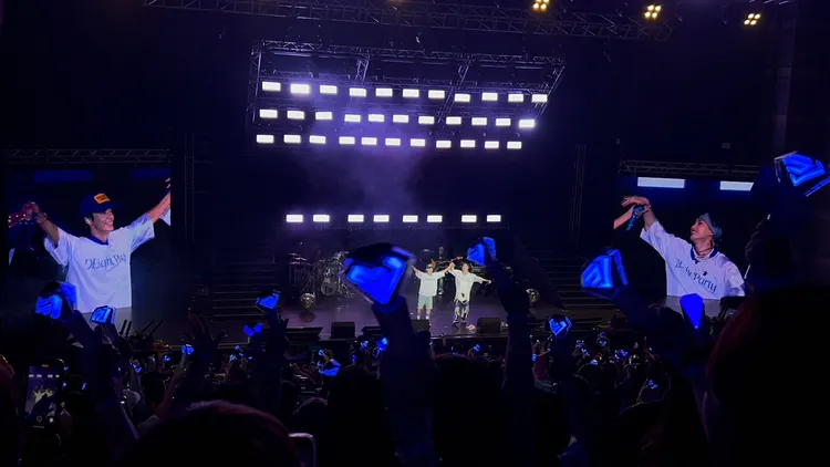 東海（左）、銀赫安可加碼重唱《Danger》、《Bout you》。讀者提供