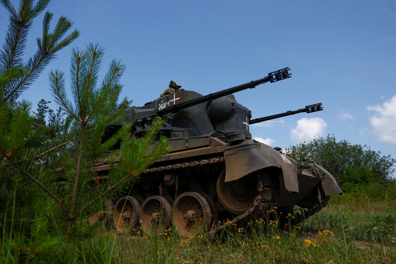 基輔州的烏軍政操作獵豹式防空砲車。路透社