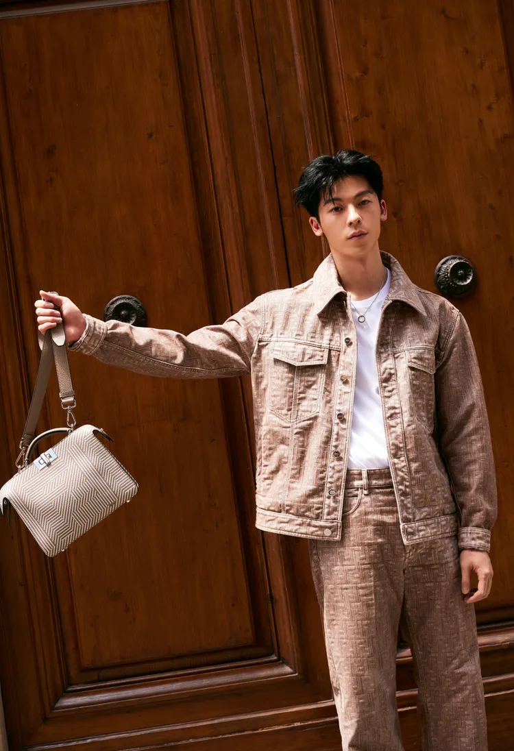 許光漢也曾頂著一頭亂髮為FENDI演繹2023秋冬男裝。品牌提供