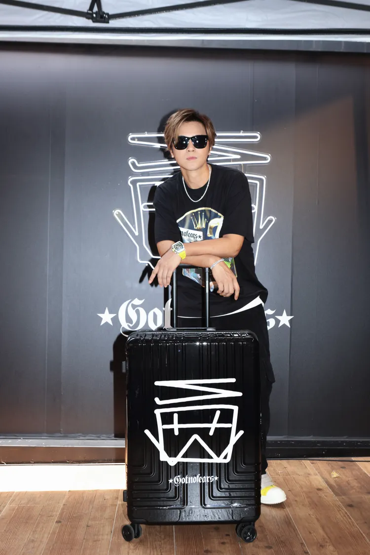 羅志祥推薦潮牌行李箱。華納音樂提供