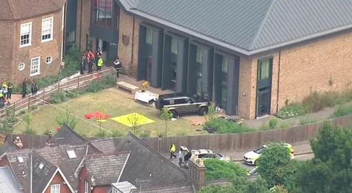 英国休旅车冲撞温布顿小学校舍　8岁女童丧命、另有8人伤