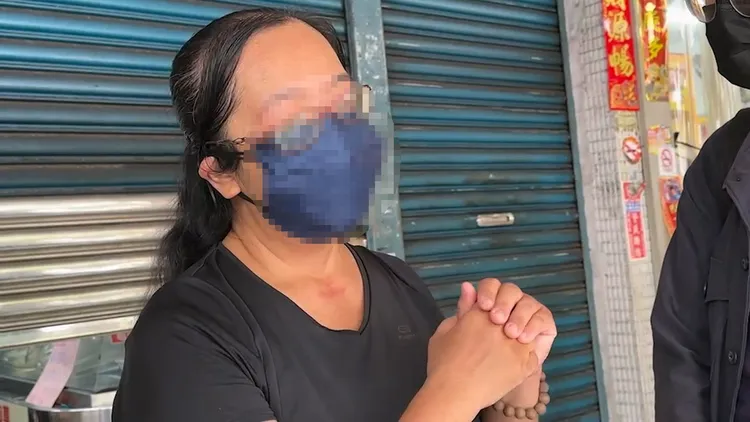 老闆娘今出面向身體不適的顧客致歉。翻攝畫面