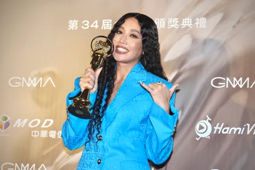 A-Lin走了16年金曲獎歌后終於到手　「謝謝我愛唱歌」