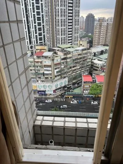 17樓冷氣安裝現場曝光。取自新北市勞檢處