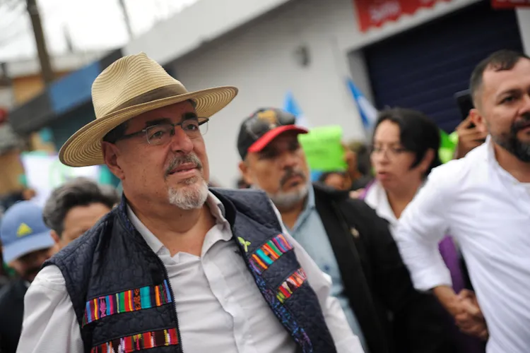 阿雷巴洛擠進總統大選決選。路透社