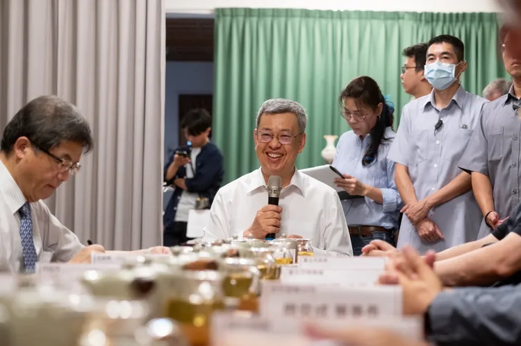 陳建仁對史哲說「你的願望達成」。政院提供