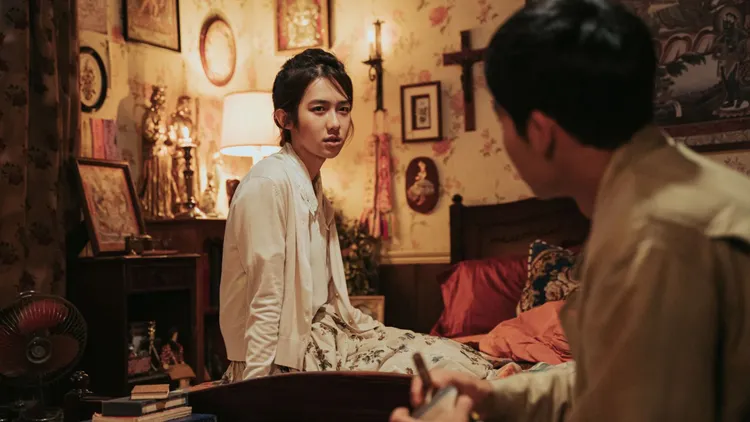 何思靜劇中角色常臥病在床，吃了黃冠智料理的芒果鮮魚才恢復健康。紅衣小女孩股份有限公司提供