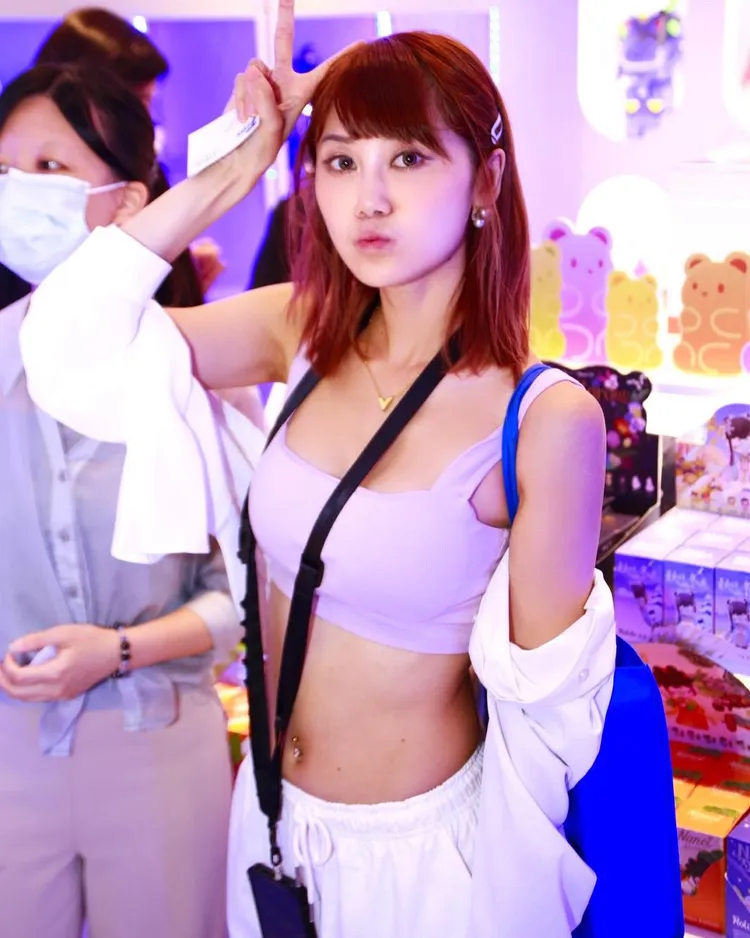 職籃雲豹啦啦隊前總監豆芽（Sandy）擁。翻攝《豆芽 Sandy》粉絲頁