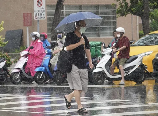 杜蘇芮致災強降雨來襲「半個台灣下到發紫」　氣象粉專示警：總雨量恐達1000毫米