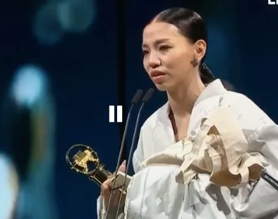 洪佩瑜情緒激動。翻攝金曲獎