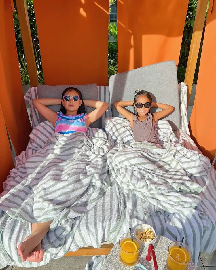 關穎女兒CC（左）與陳妍嵐的女兒年紀相同。翻攝關穎IG