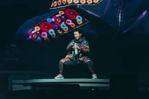 陳奕迅攻蛋唱到一半險失足 差點就重現21年前「破蛋危機」