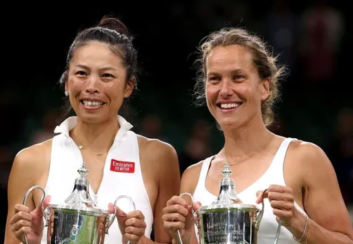 谢淑薇擒生涯第6座大满贯金杯　霸气喊：你们的温布顿女双冠军