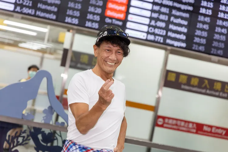 加藤鷹昨天下午抵台。翻攝畫面