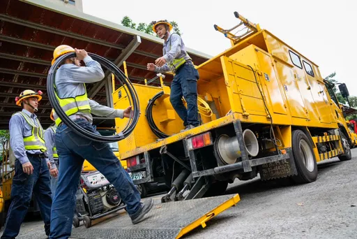 杜蘇芮颱風影響累計逾32萬戶停電 剩1.5萬戶台電搶修中
