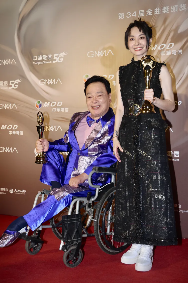 台語歌王阿吉仔及台語歌后鄭宜農。娛樂中心攝