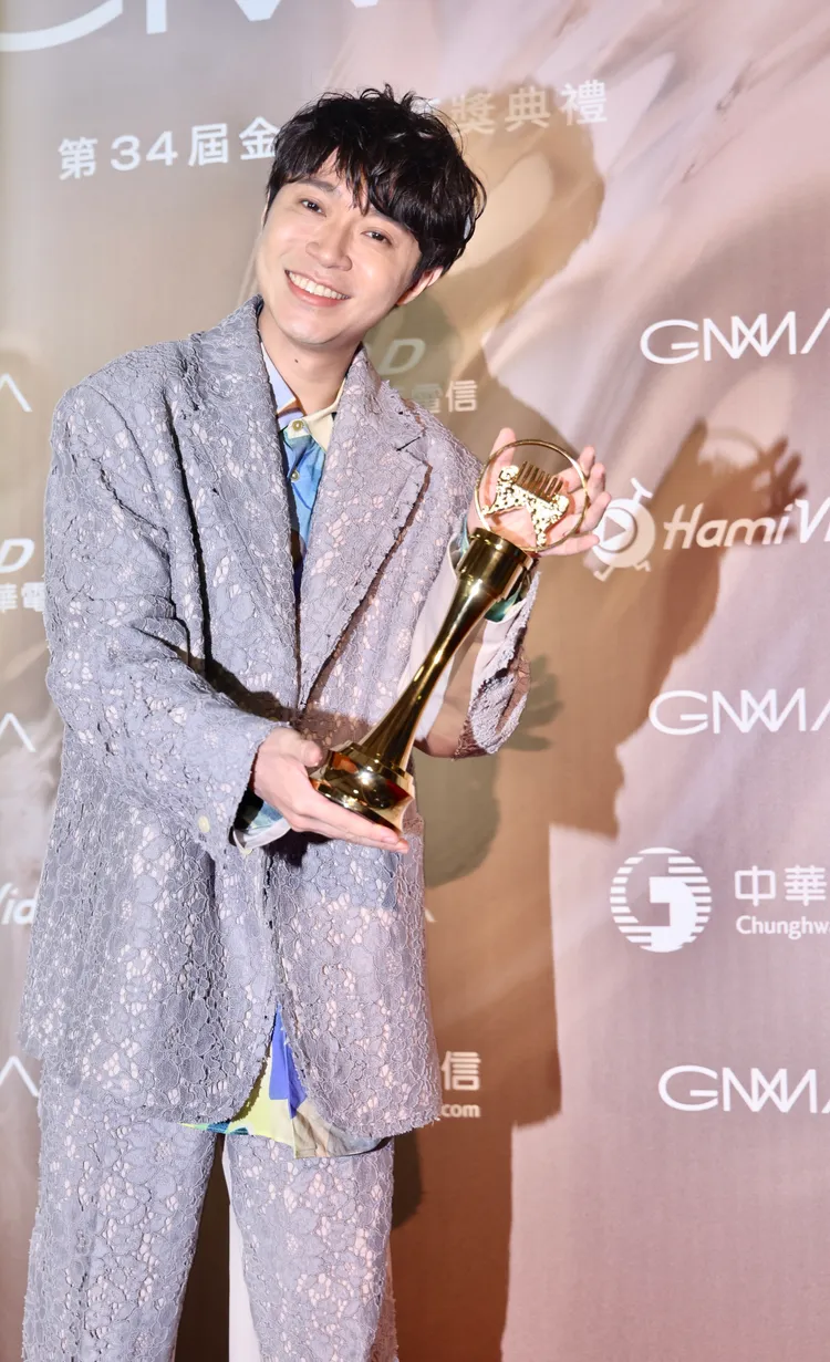 青峰奪年度專輯獎。娛樂中心攝