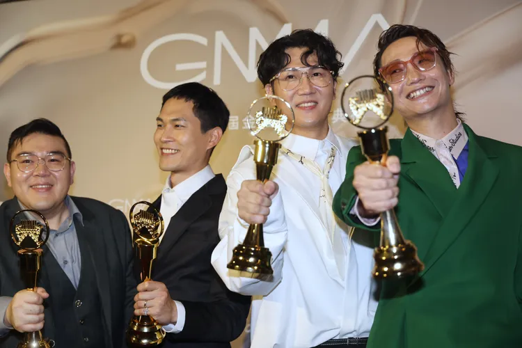 宇宙人獲最佳樂團獎。娛樂中心攝