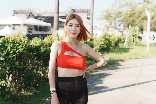 有片｜前黑澀會美眉妖嬌丁字褲、32E酥胸不藏了　願為大牙作證！陳建州反應曝光