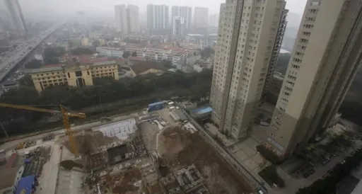 東南亞這國房市瀕臨破滅！　半年倒10萬家房仲開發商　