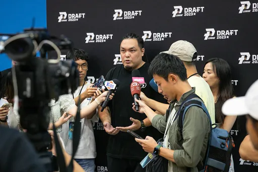 周崇偉代理PLG執行長不到一周　今就因「強抱」啦啦隊遭停職