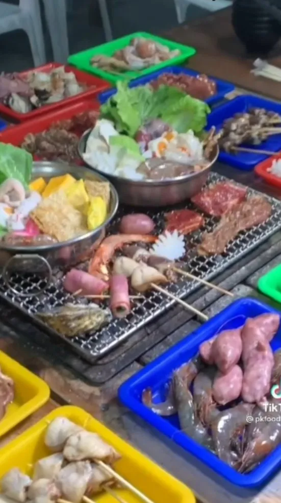 位在高雄市大寮區，花嶼澎湖碳烤吃到飽，不怕你吃但請勿浪費食材。TikTok@pkfoodie182 / IG：pkfoodie182 提供