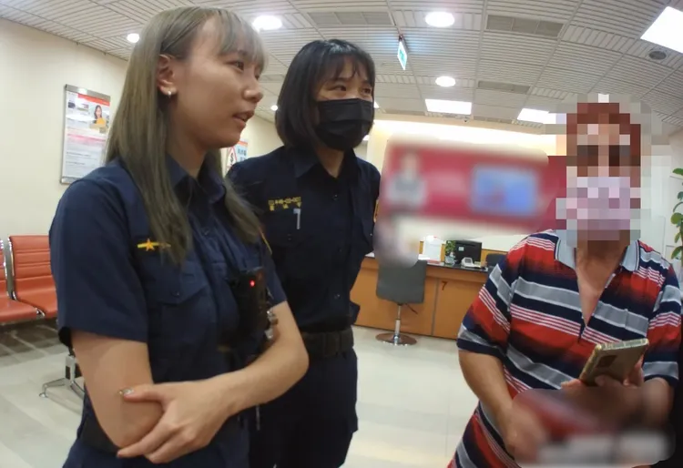 警方成功攔阻詐騙。翻攝畫面