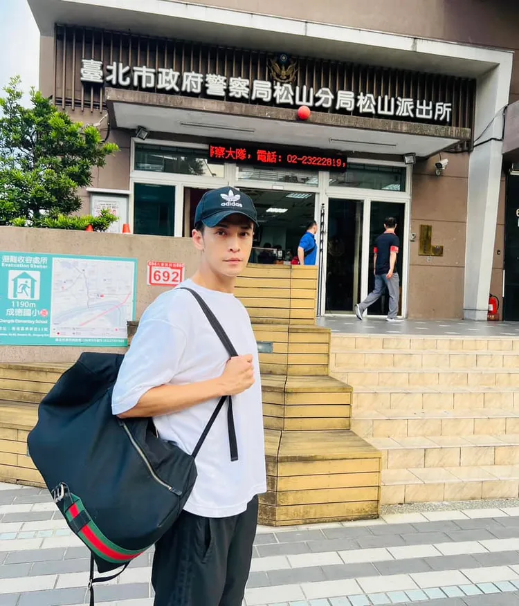 藝人GINO到警局「檢舉自己」。翻攝其臉書