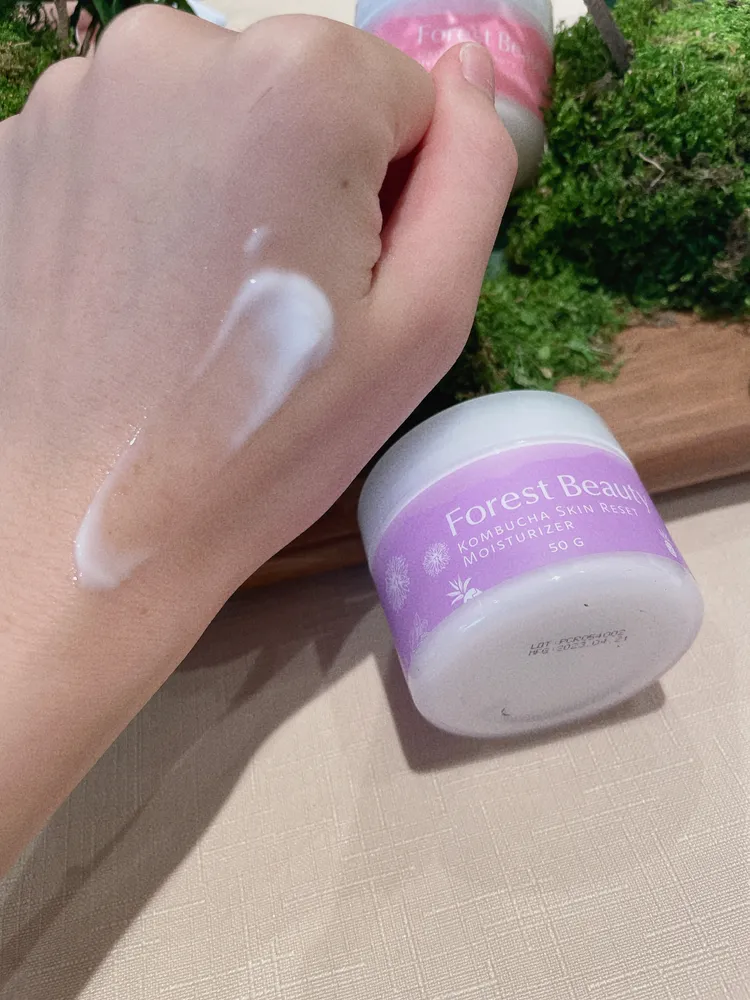 矢車菊康普茶機能調理水凝霜質地。張家玲攝