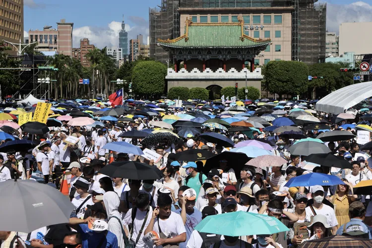 昨716凱道遊行，現場群眾頂著烈日高溫表達訴求。資料照片，林林攝