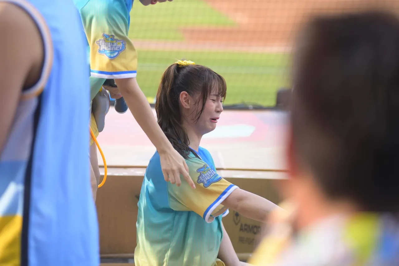 短今撲街哀號，眾人全嚇傻。翻攝短今臉書