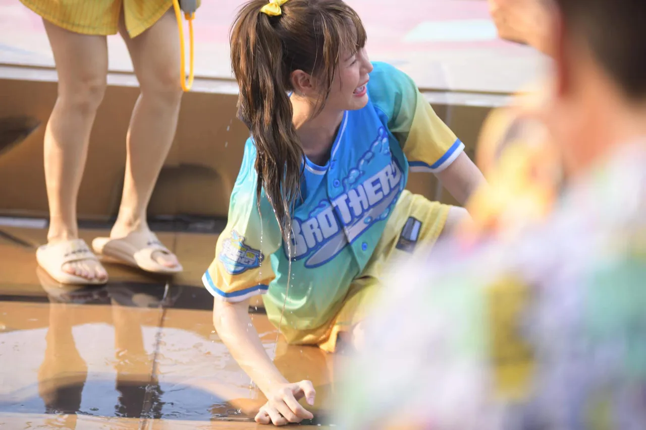 短今重心不穩摔倒。翻攝短今臉書