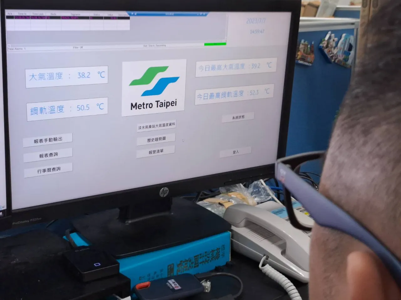 軌溫超過攝氏50°C便會馬上將資訊傳遞到遠端電腦,維修人員立即出發巡視。北捷提供