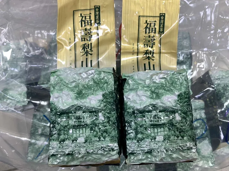 越南茶批發價每台斤約100多元，經被告等人重新包裝為台灣茶，身價立即暴漲為每台斤1000元至1800元。檢方提供