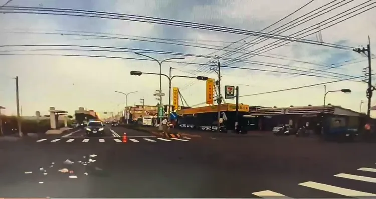 警方呼籲應遵守規定，進行二段式左轉。