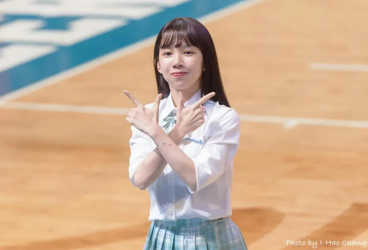 台啤啦啦隊女神羚安日前在節目上透露，自己也曾遇過「攝狼」。翻攝《羚安》粉絲頁