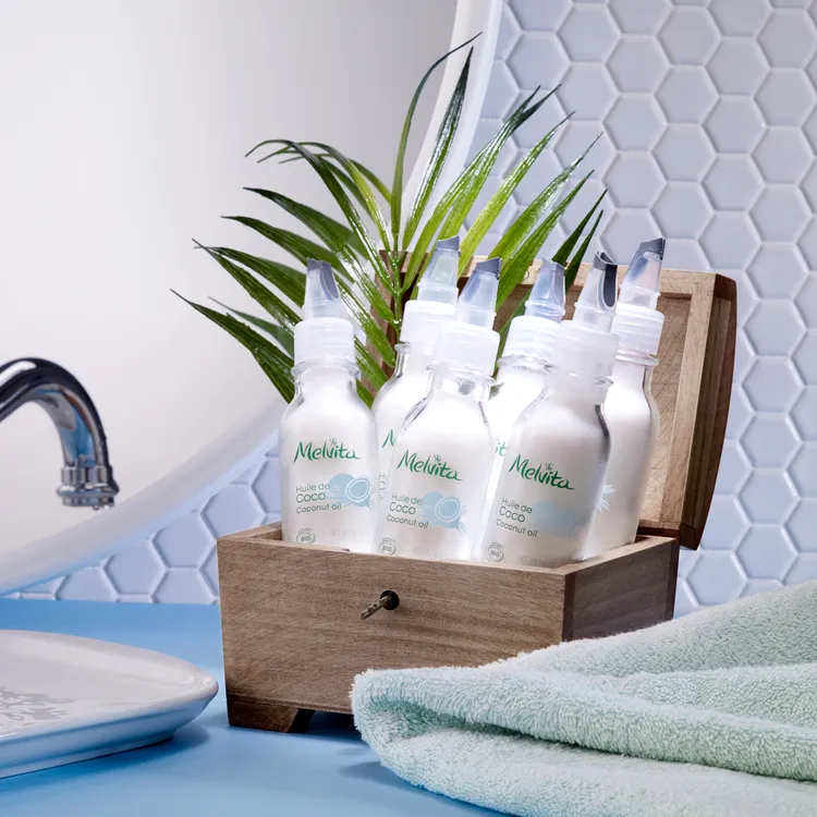 椰子油相當容易凝固，在攝氏20度以下就會變為固狀乳白色。品牌提供