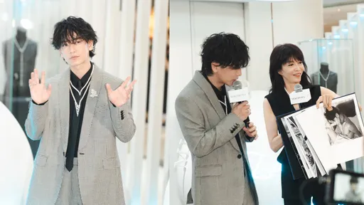 男神佐藤健香港現蹤引轟動 耍帥比心還被影后挖出「露點照」