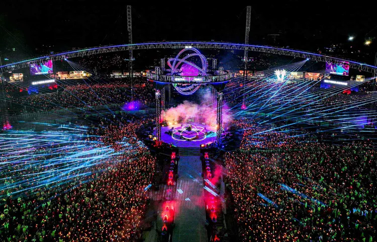 華晨宇的演唱會，動用北京奧運御用團隊設計燈光舞台。美亞娛樂提供