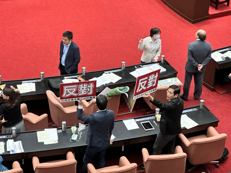 民進黨團反對時代力量立委陳椒華的提案。潘袁詩羽攝